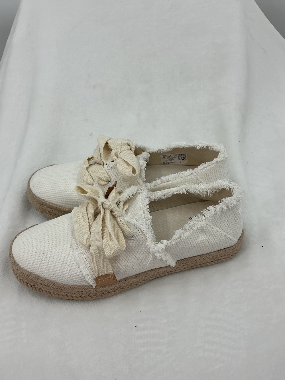 TOMS Cream Canvas Bow-Accent Slip-On Flats B48 - Picture 4 of 6